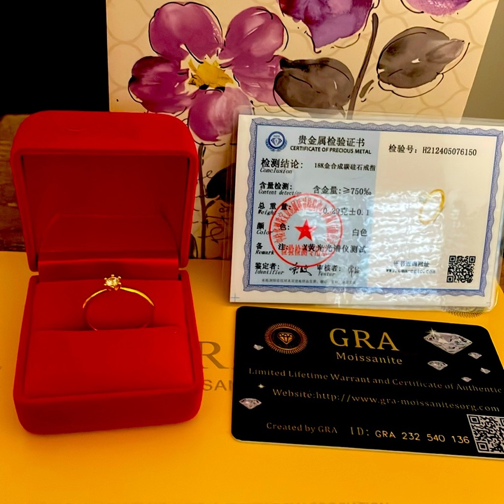 Beautiful 18k gold ring size 7 with 3.5 moissanite